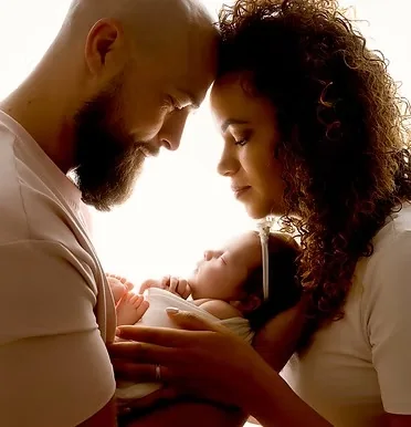 Portrait famille avec nouveau-né