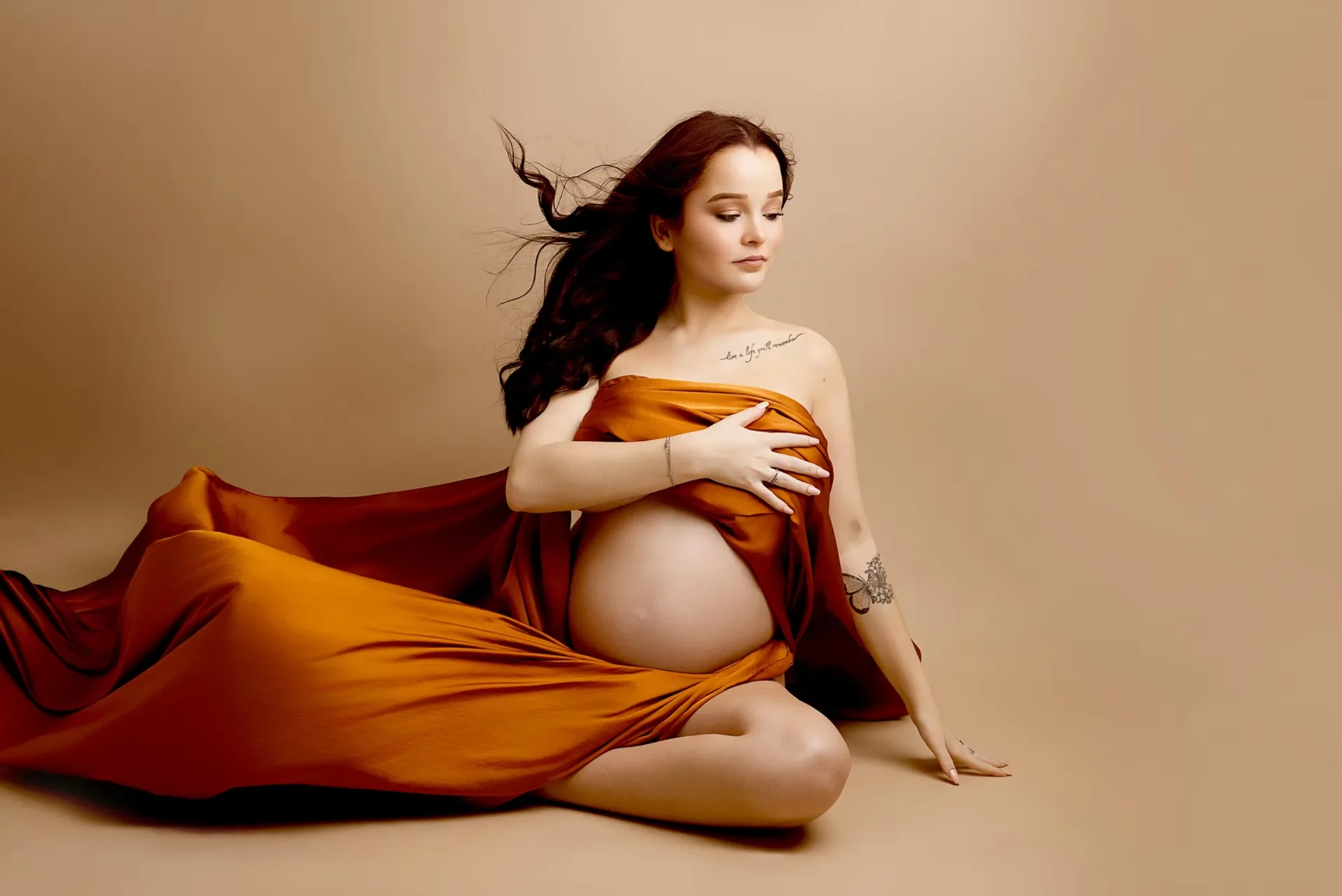 Portrait artistique d’une future maman au studio Mini Moi près de Toulouse — séance grossesse n°103