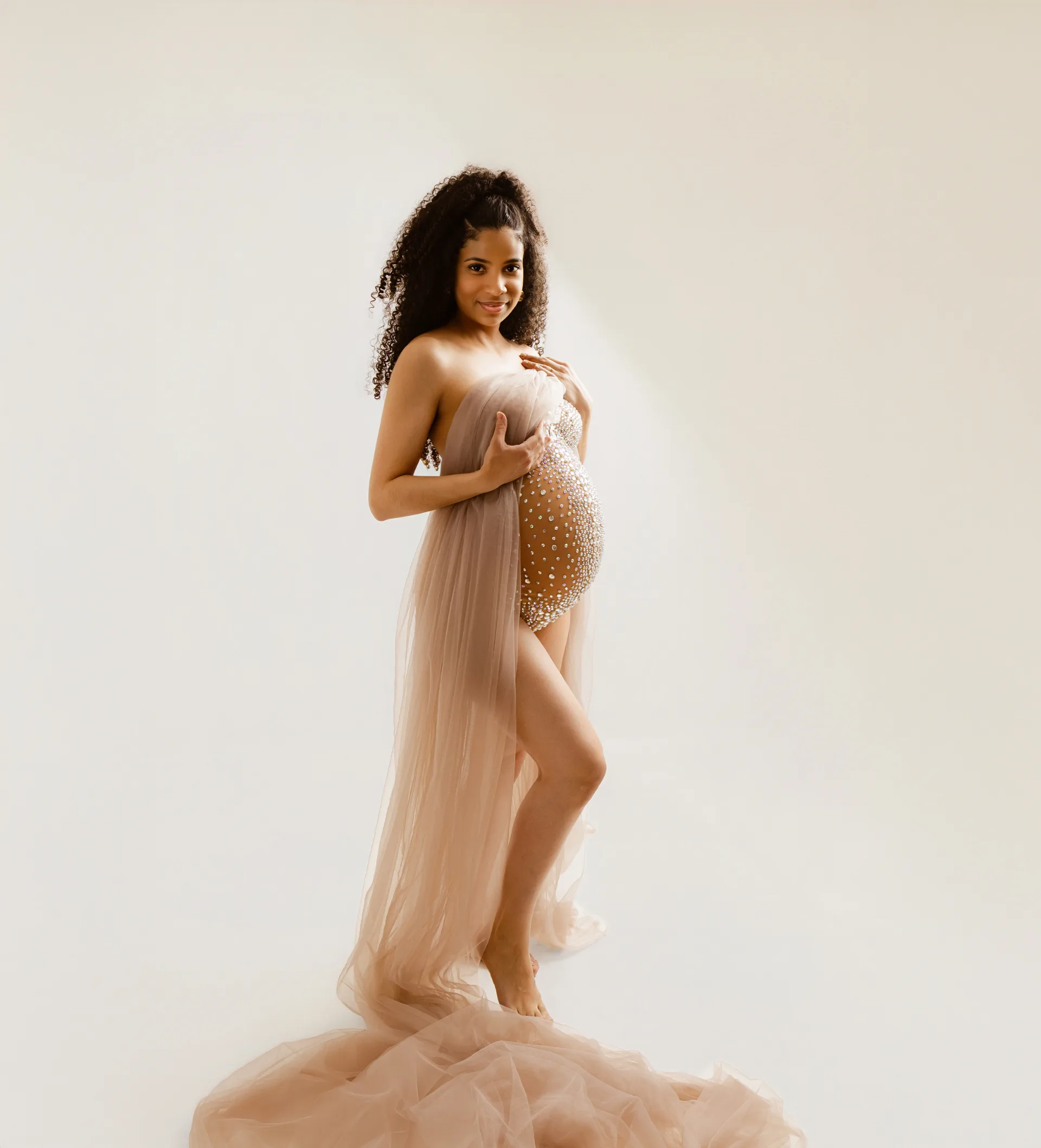 Portrait artistique d’une future maman au studio Mini Moi près de Toulouse — séance grossesse n°17