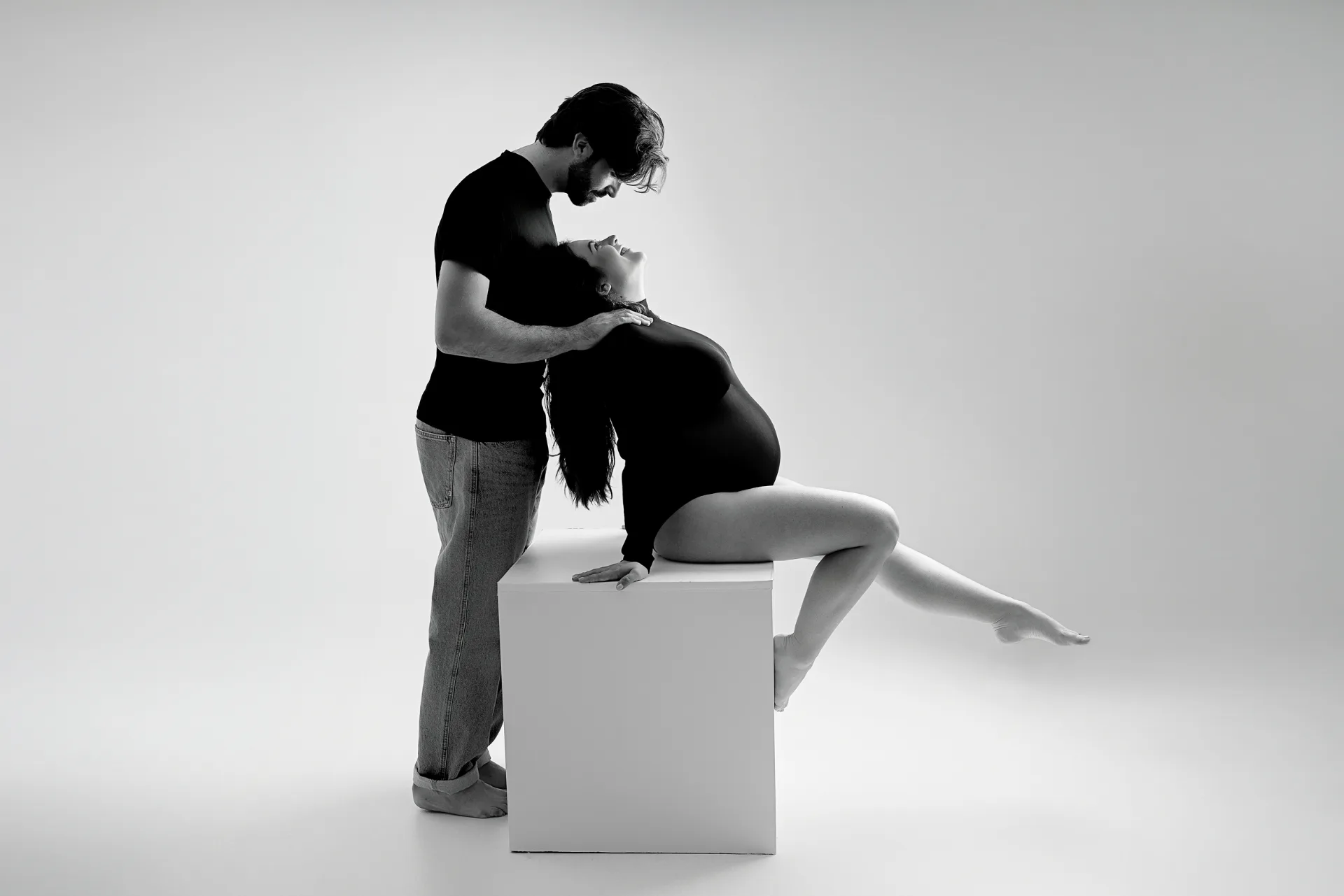 Portrait artistique d’une future maman au studio Mini Moi près de Toulouse — séance grossesse n°182