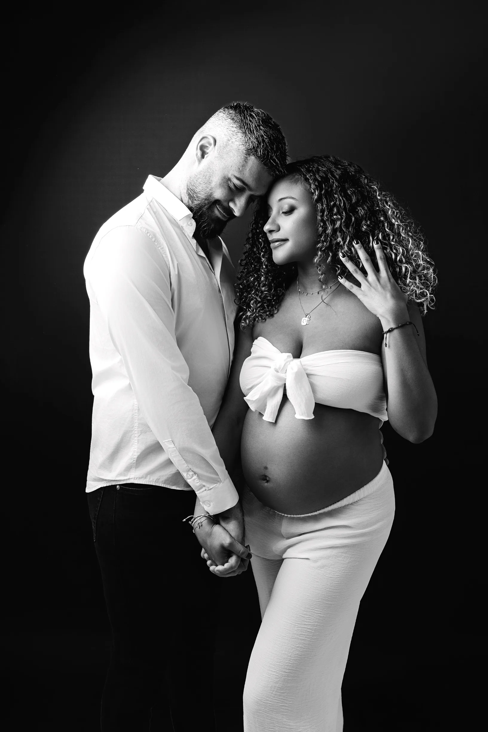 Portrait artistique d’une future maman au studio Mini Moi près de Toulouse — séance grossesse n°5