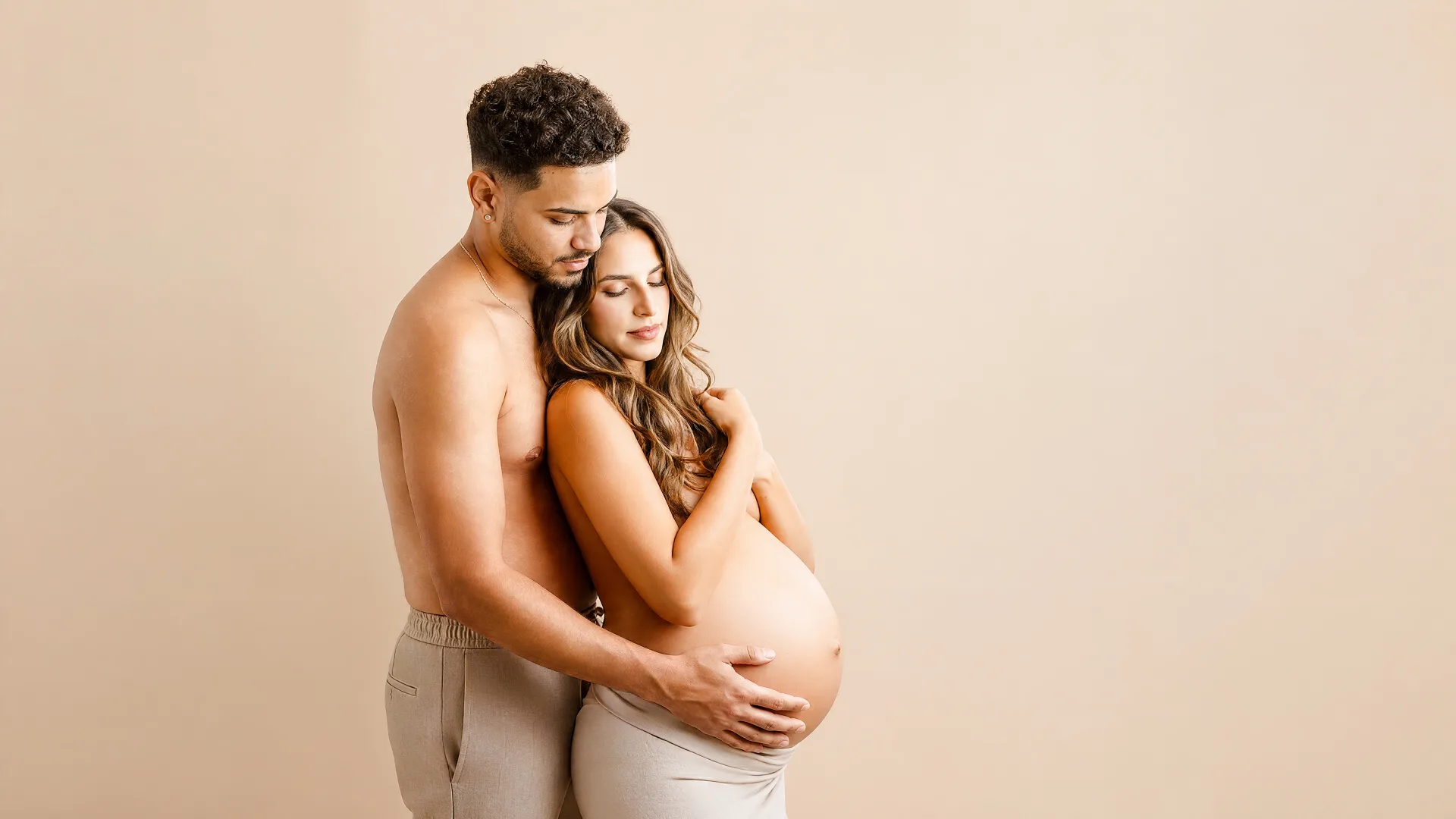 Portrait artistique d’une future maman au studio Mini Moi près de Toulouse — séance grossesse n°86