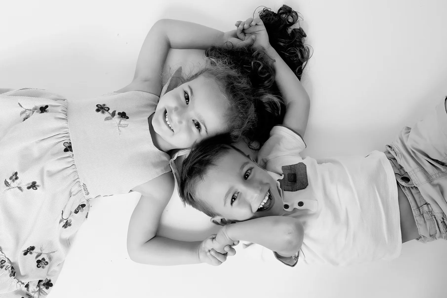 Portrait de famille réalisé par Mini Moi Photographie près de Toulouse — séance famille n°209