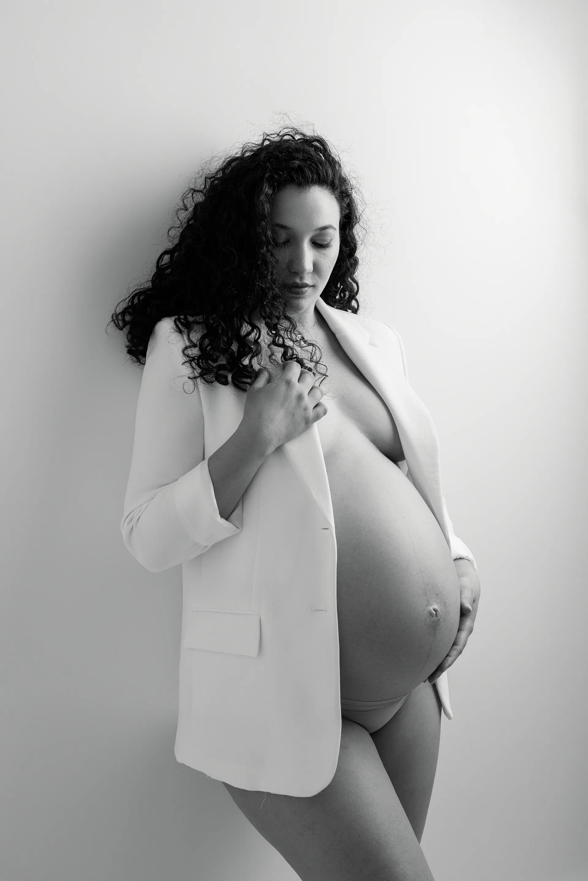 Portrait artistique d’une future maman au studio Mini Moi près de Toulouse — séance grossesse n°70