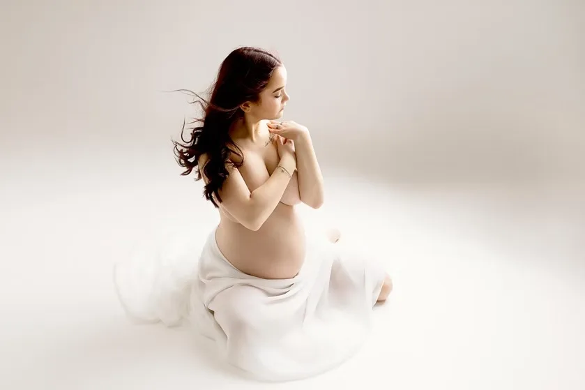 Portrait artistique d’une future maman au studio Mini Moi près de Toulouse — séance grossesse n°59