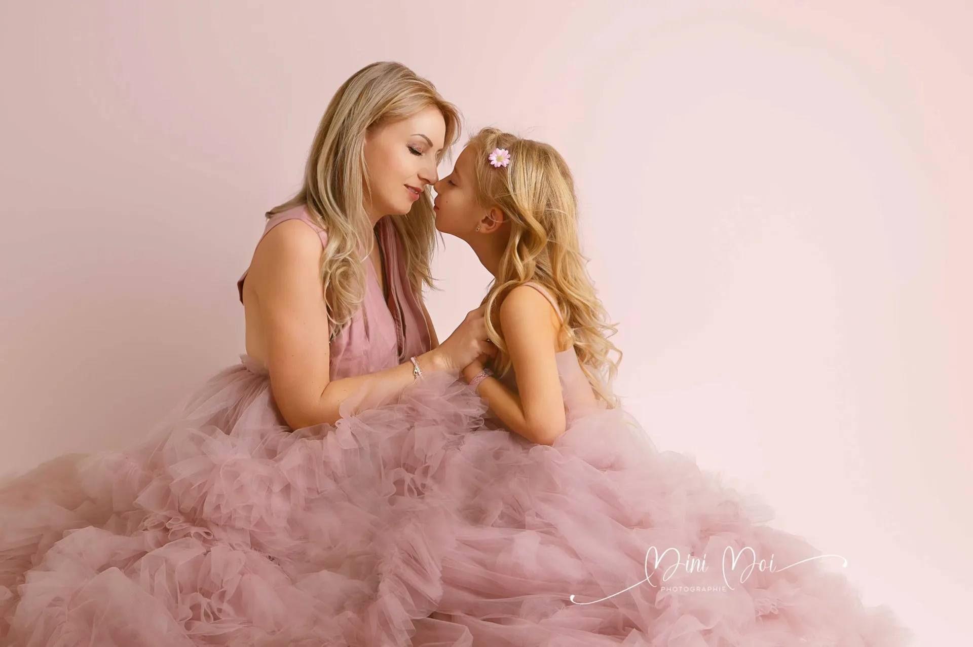 Portrait de famille réalisé par Mini Moi Photographie près de Toulouse — séance famille n°230